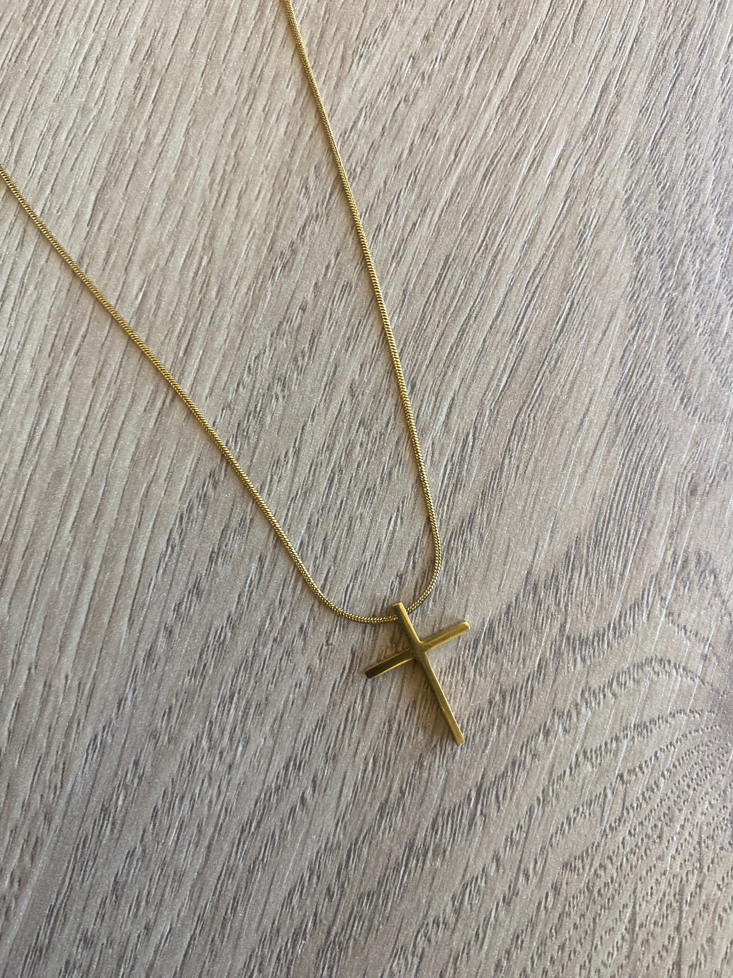 Minimal Cross Necklace